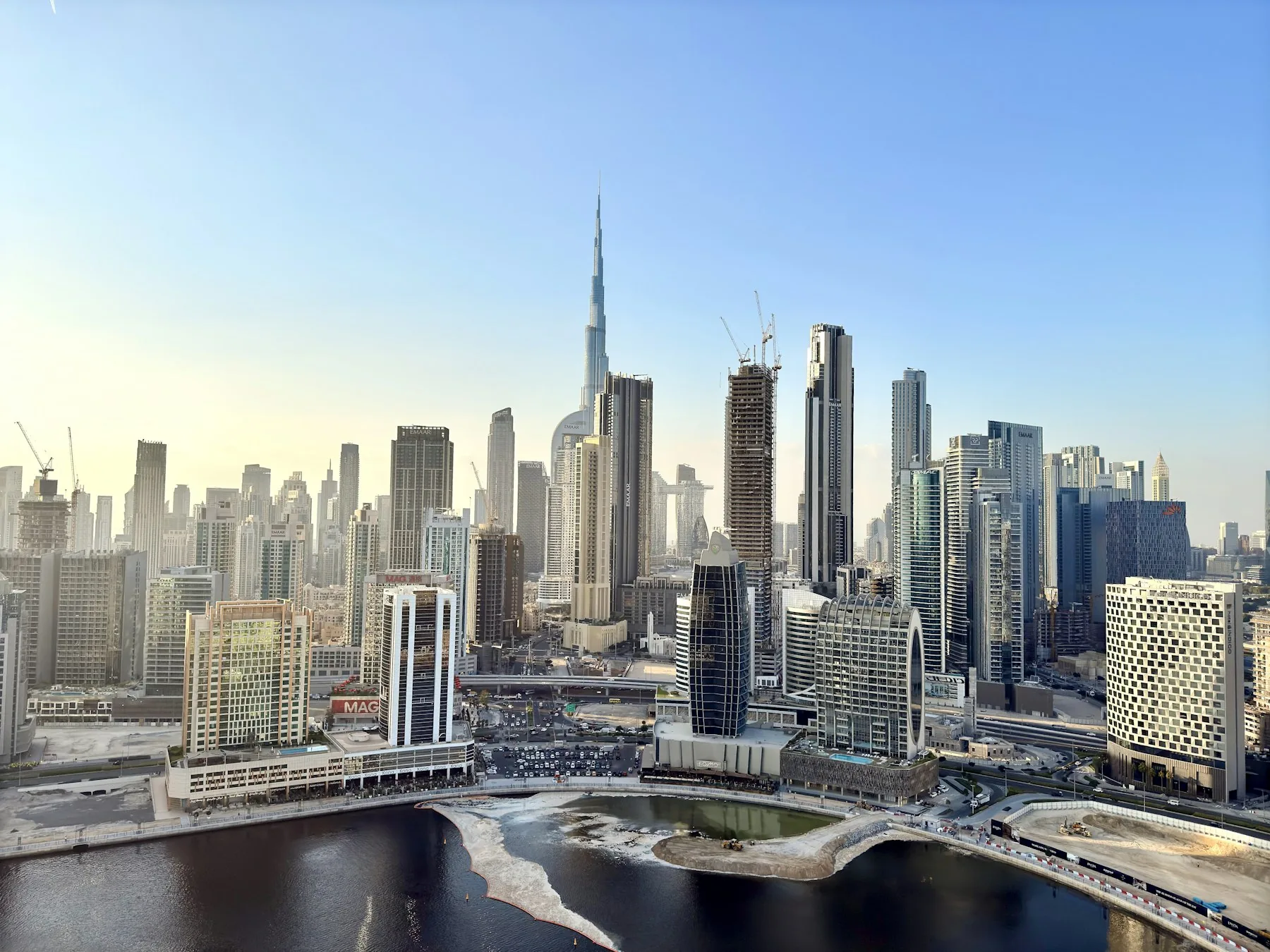 Panorama Dubaju z wieżowcem Burdż Chalifa