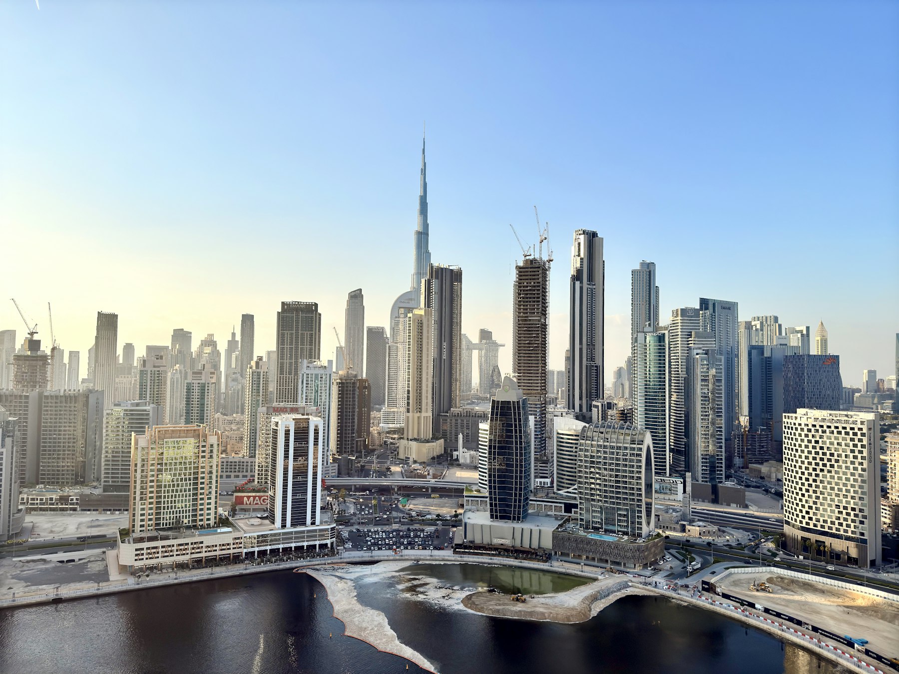 Panorama Dubaju z wieżowcem Burdż Chalifa